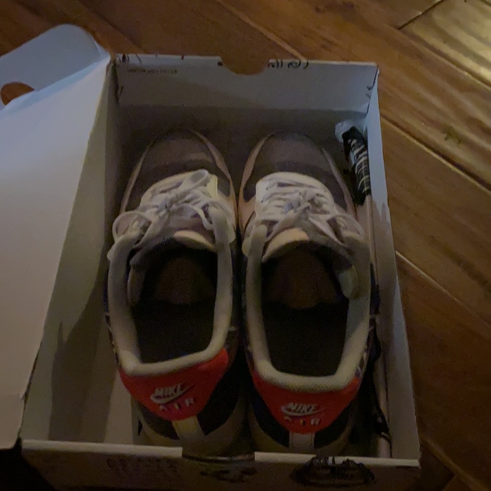 Air Force 1 - Picture 8 of 9